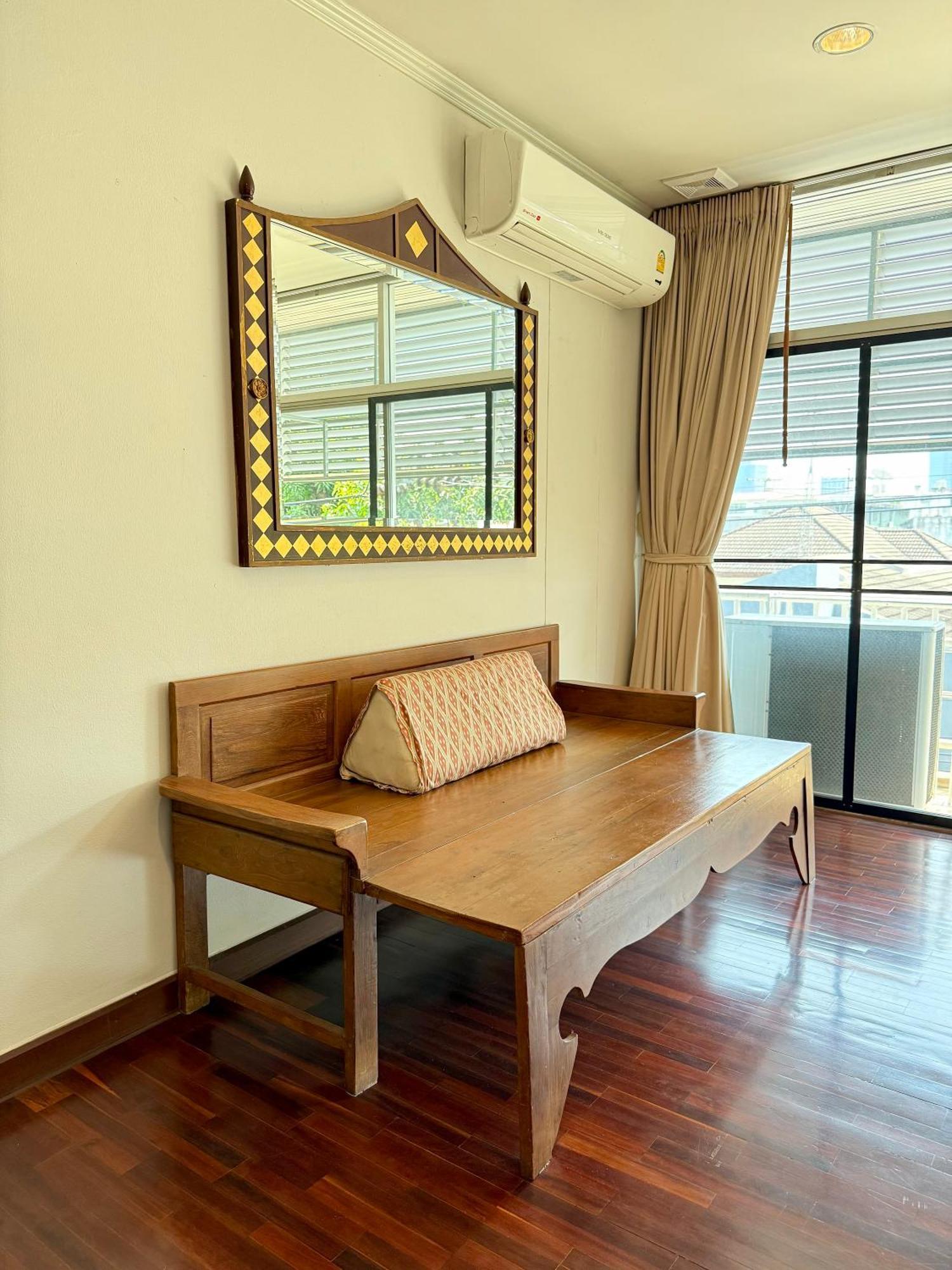 Samsen Suites Spacious 2Br Contemporary Thai Style Bangkok Zewnętrze zdjęcie